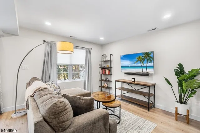 $595,000 | 31 Angela Way, Berkeley Heights, NJ 07922