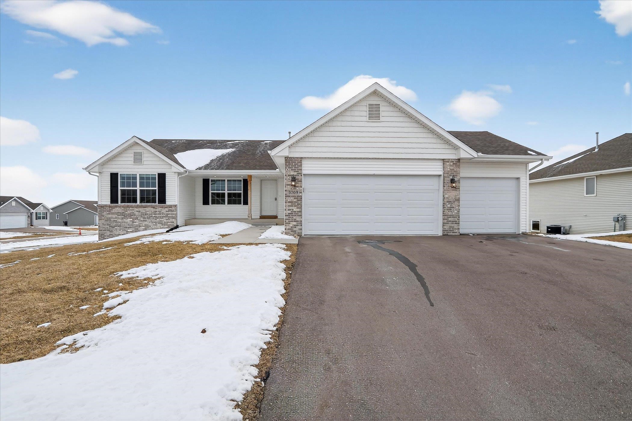 3709 Prairie Falcon Pass Beloit, WI 53511 - Photo 5 of 54