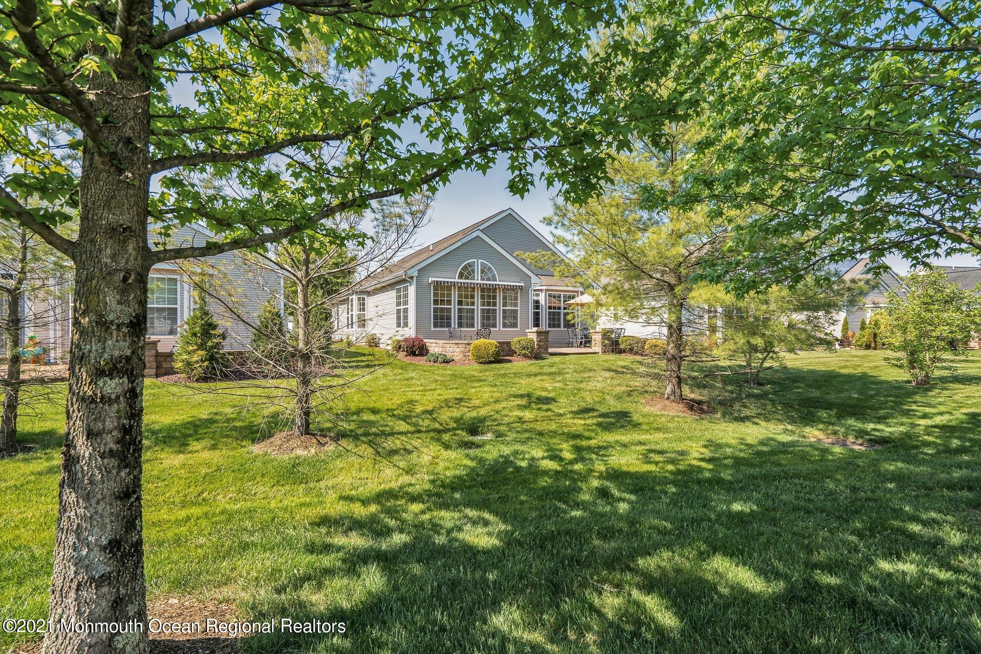 28 Hartack Road Manalapan, NJ 07726 - Photo 11 of 81 038-383685-210521-00647-112_10225619