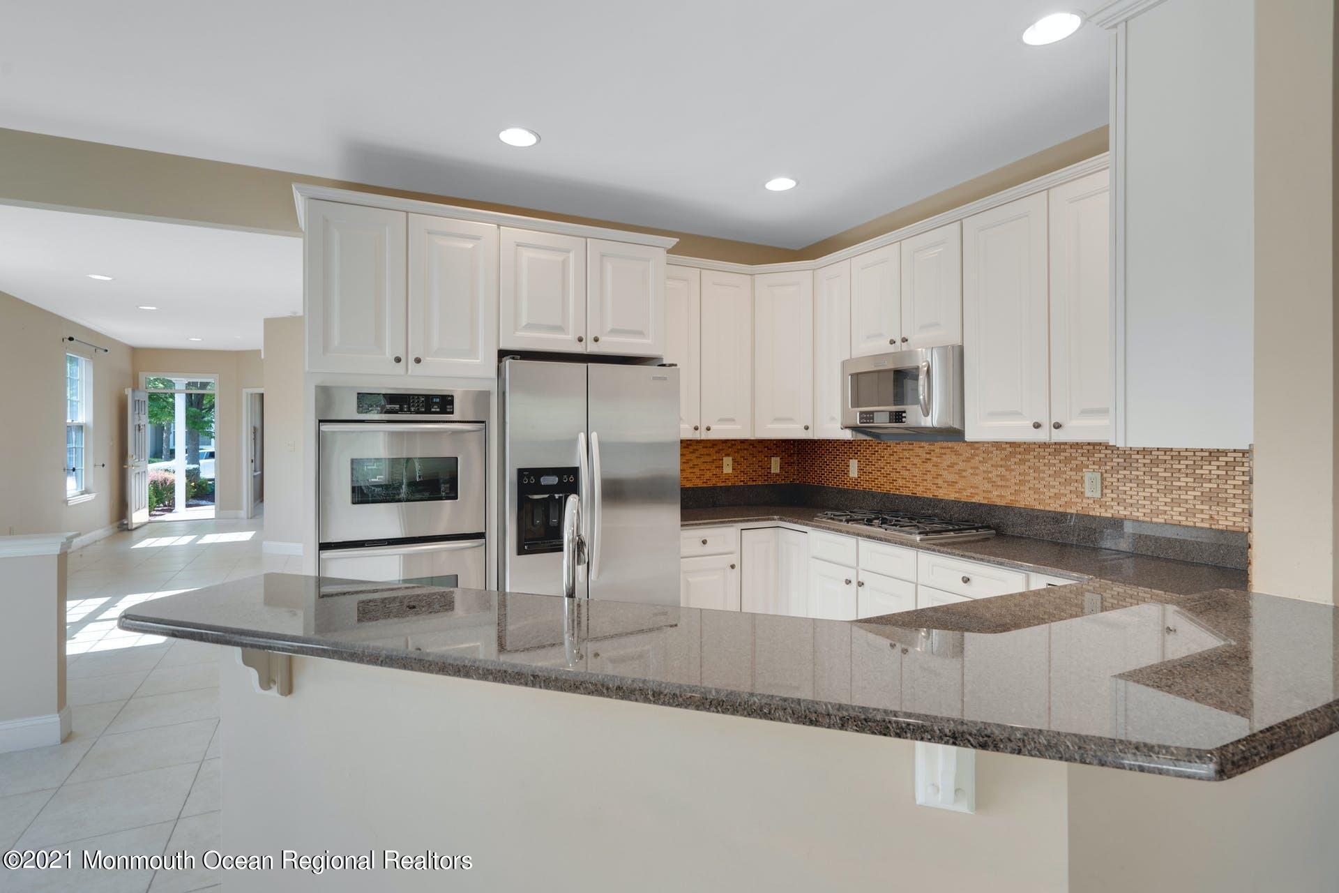 28 Hartack Road Manalapan, NJ 07726 - Photo 19 of 81 028-383685-210521-00589-74_10225600