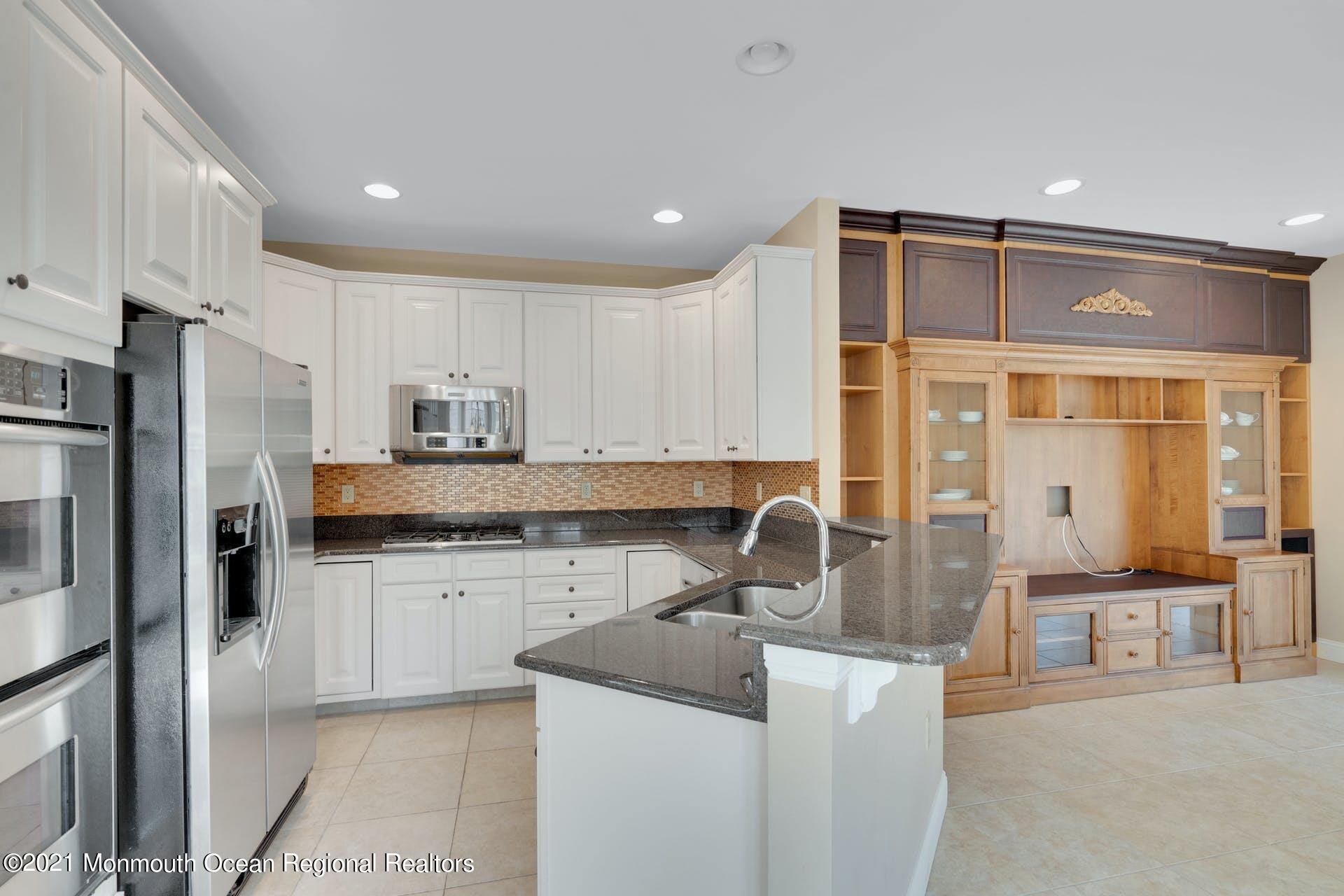 28 Hartack Road Manalapan, NJ 07726 - Photo 21 of 81 026-383685-210521-00583-68_10225596