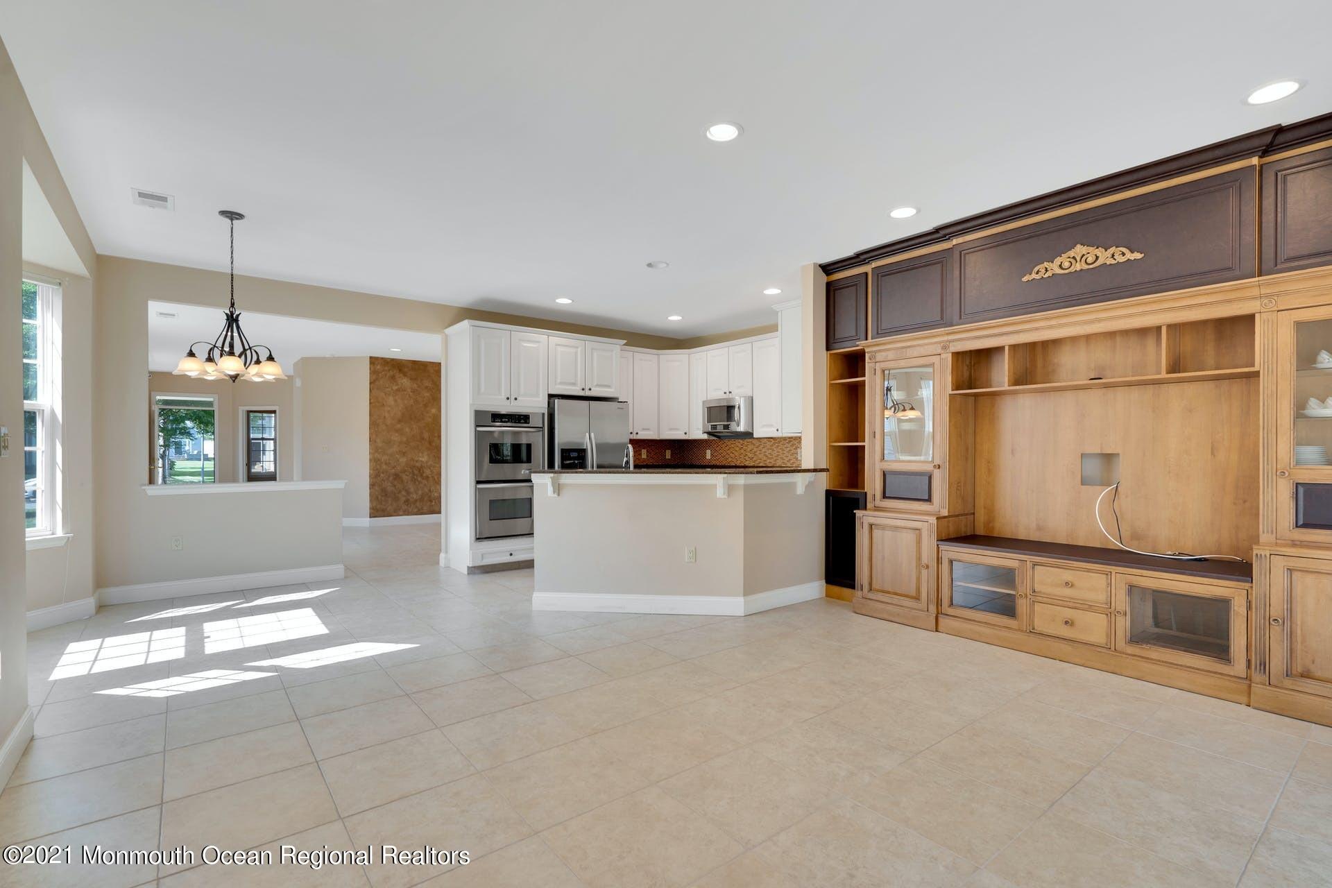 28 Hartack Road Manalapan, NJ 07726 - Photo 28 of 81 019-383685-210521-00610-93_10225610