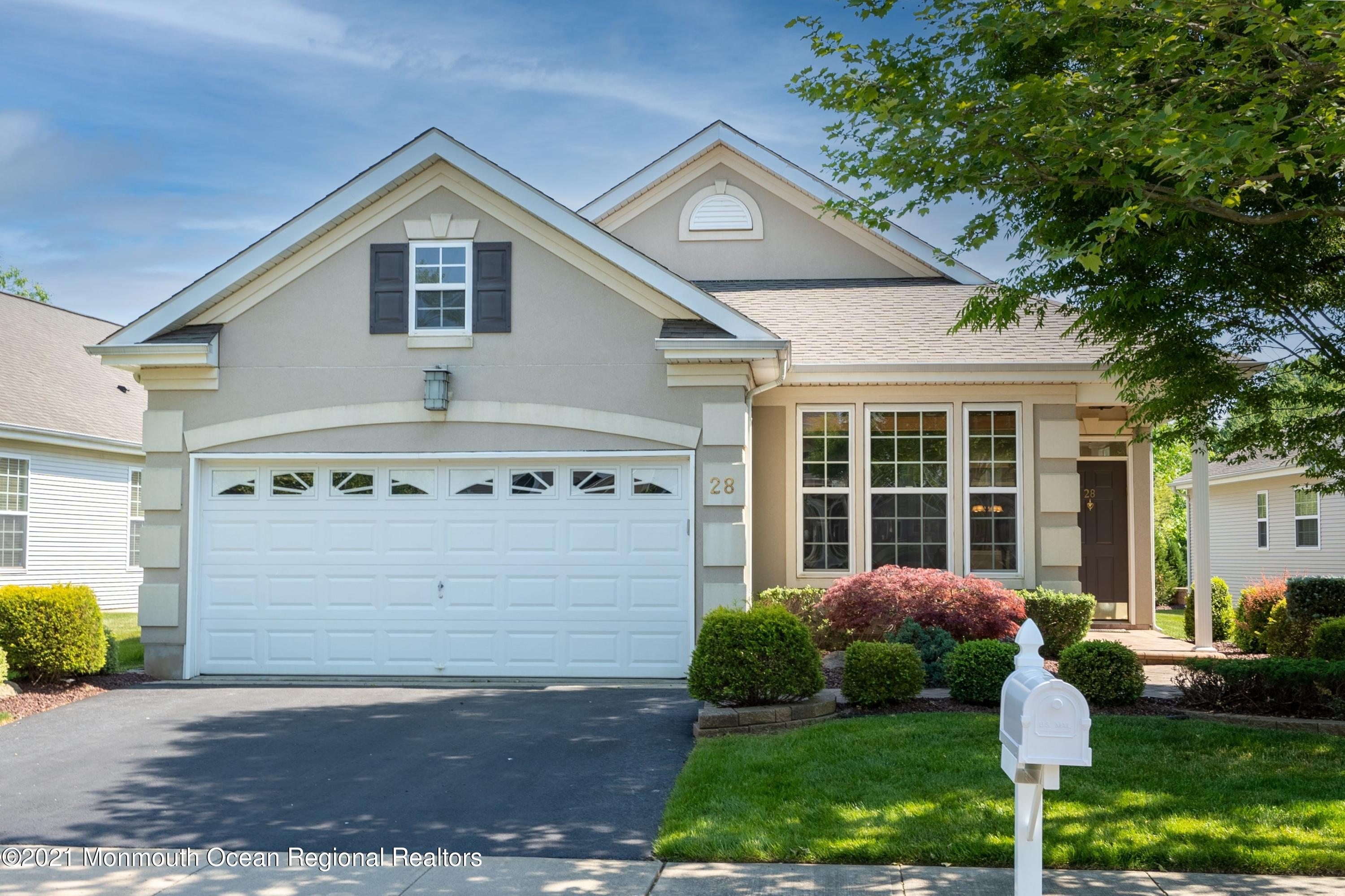28 Hartack Road Manalapan, NJ 07726 - Photo 4 of 81 002-383685-210521-00471-HDR-Edit-3-1_102