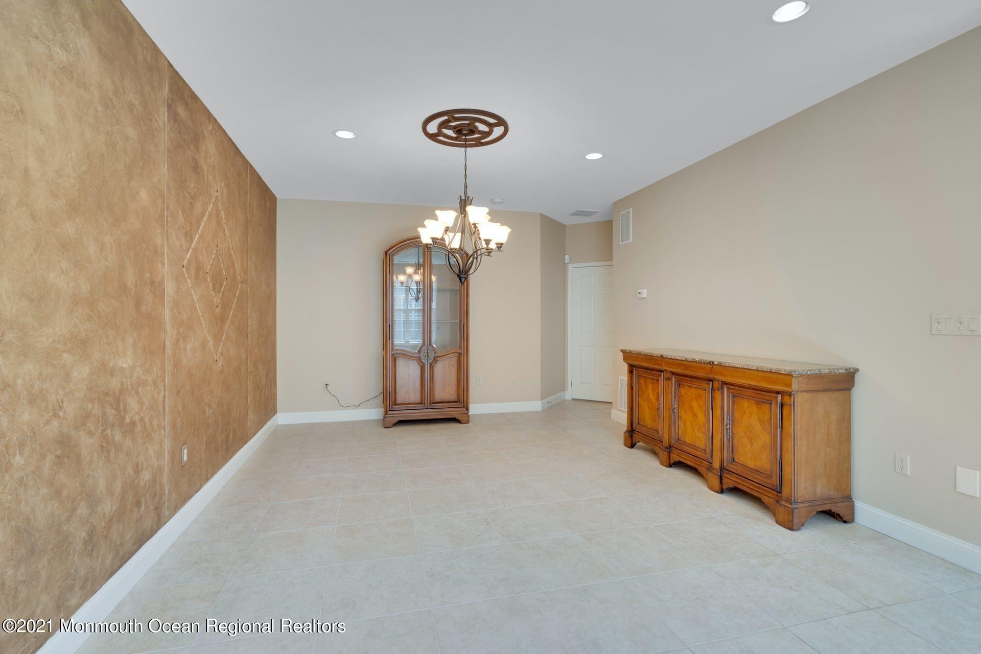 28 Hartack Road Manalapan, NJ 07726 - Photo 33 of 81 006-383685-210521-00517-25_10225561