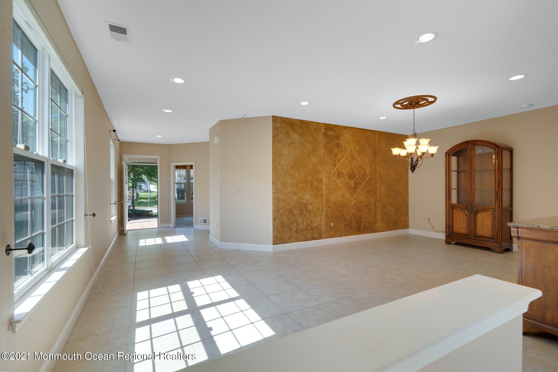 28 Hartack Road Manalapan, NJ 07726 - Photo 34 of 81 007-383685-210521-00520-28_10225564