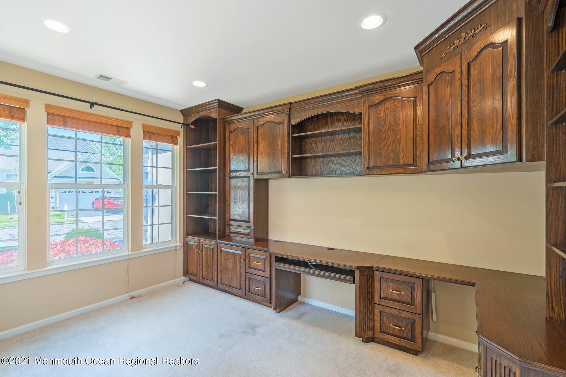 28 Hartack Road Manalapan, NJ 07726 - Photo 46 of 81 018-383685-210521-00543-HDR-43_10225577