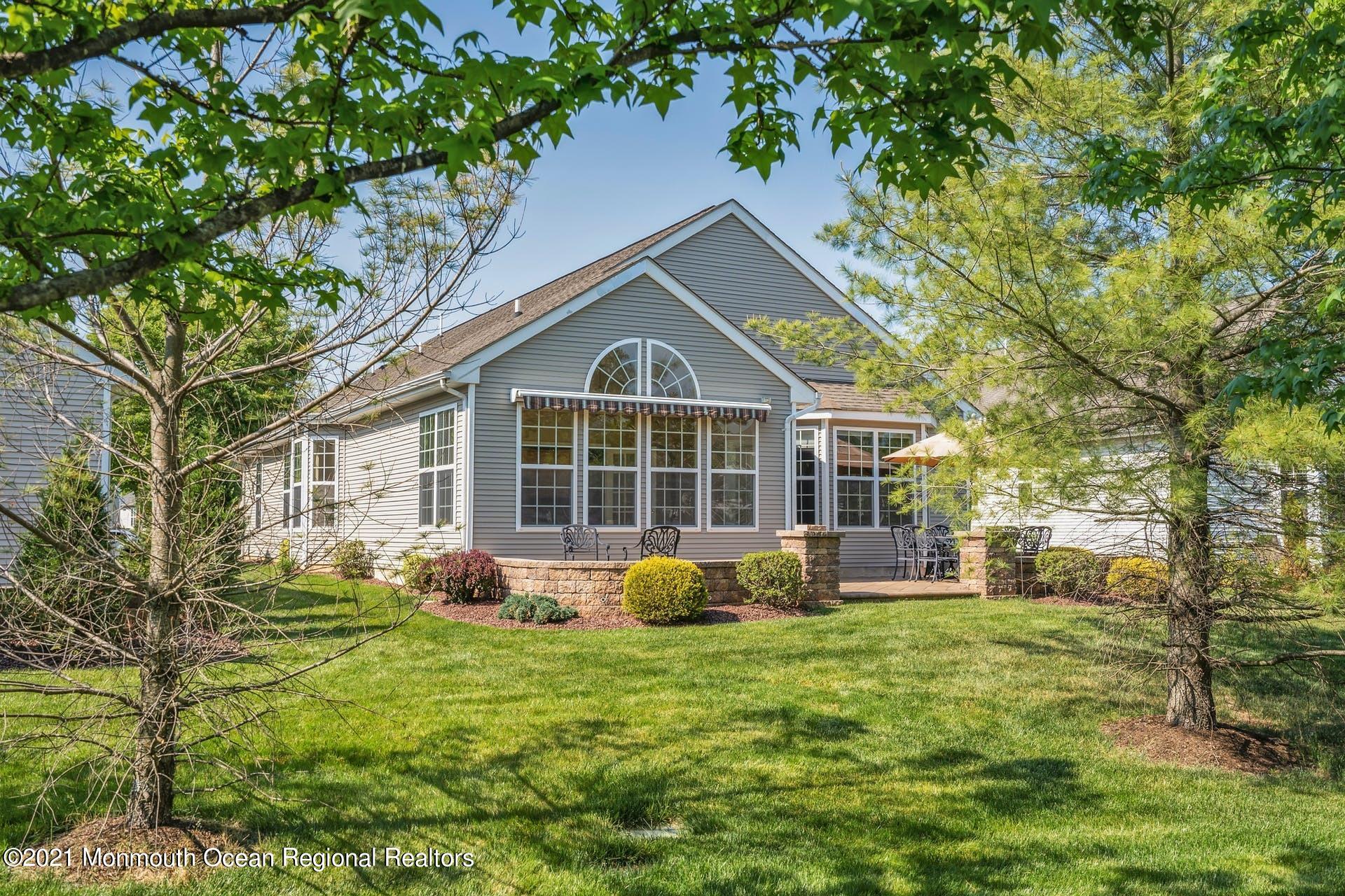 28 Hartack Road Manalapan, NJ 07726 - Photo 7 of 81 039-383685-210521-00650-115_10225620