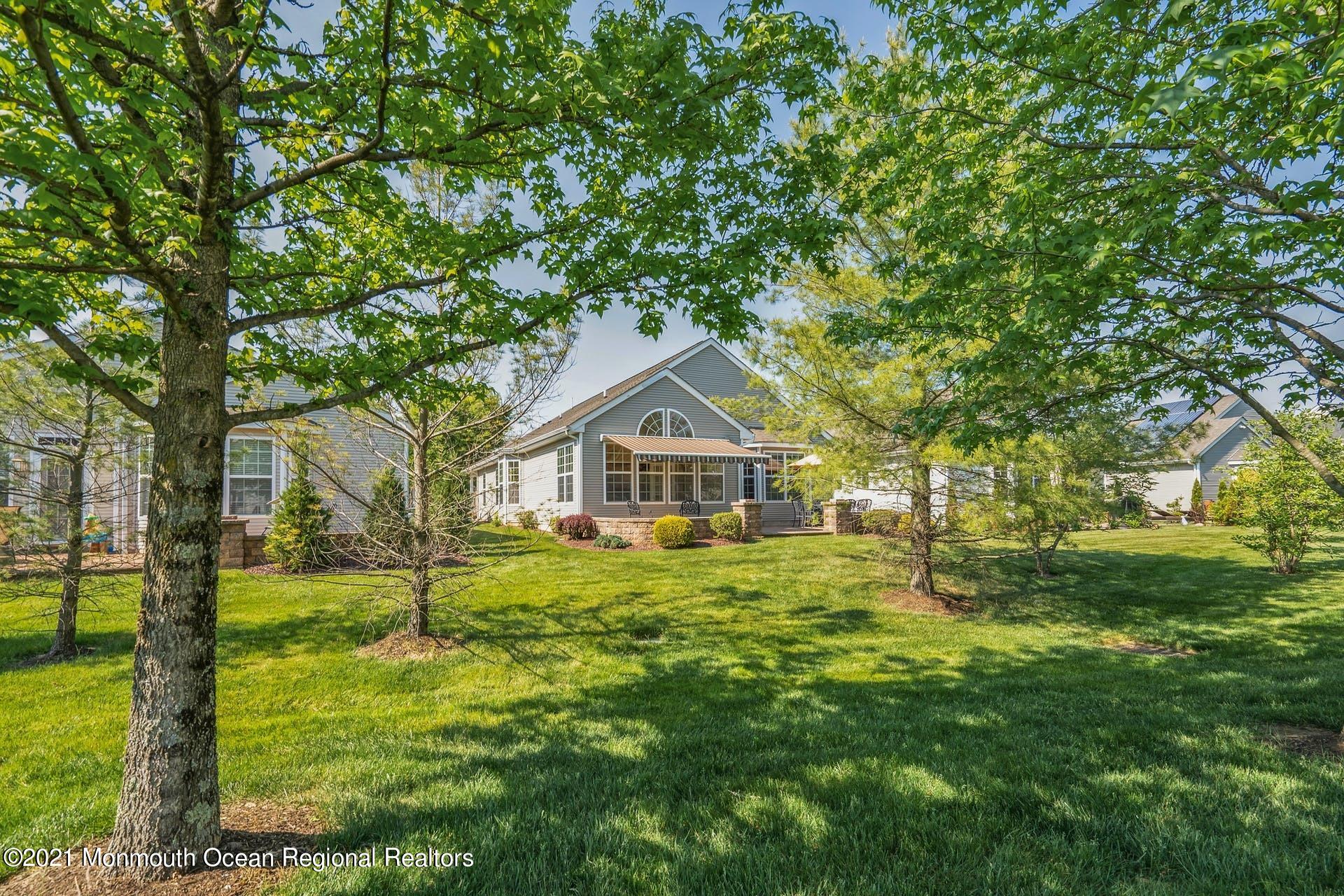 28 Hartack Road Manalapan, NJ 07726 - Photo 10 of 81 042-383685-210521-00668-127_10225624
