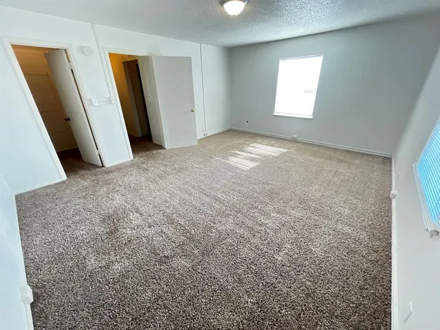 $2,150 | 923 North 9th Street, Midlothian, TX 76065