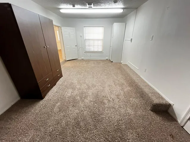 $2,150 | 923 North 9th Street, Midlothian, TX 76065