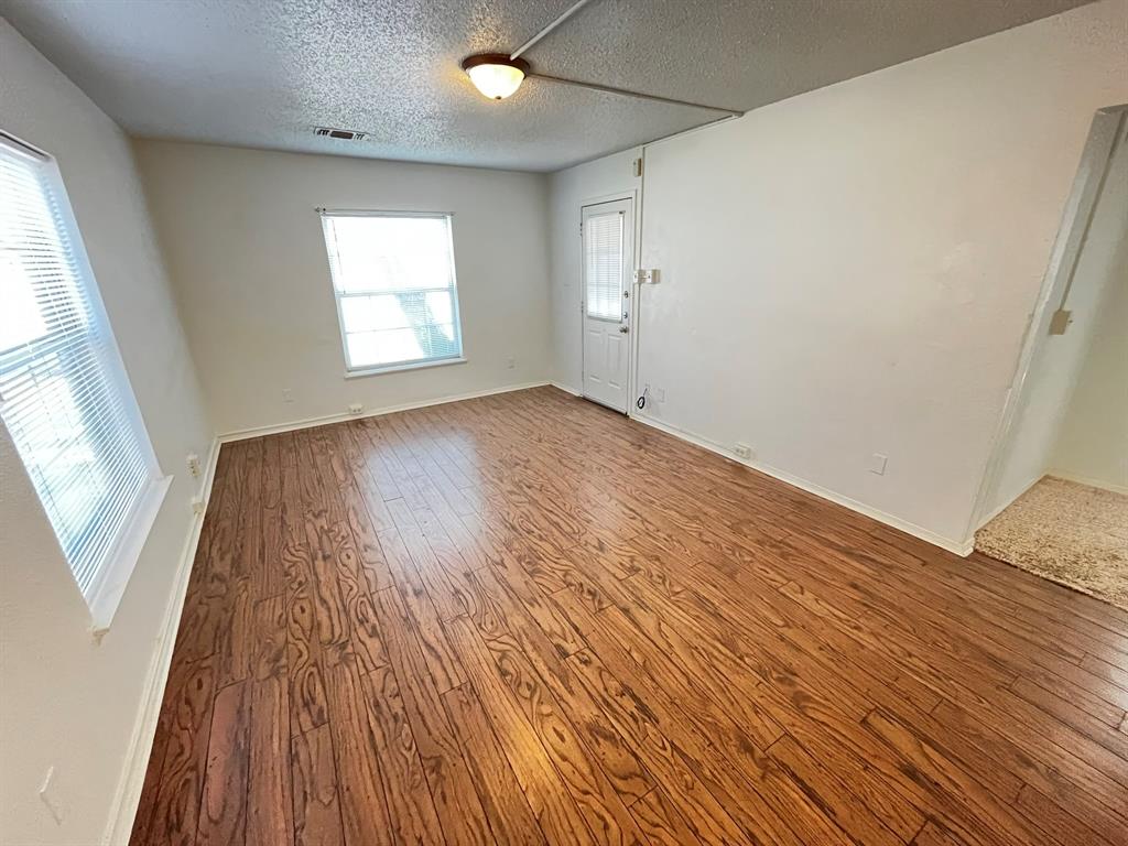 923 North 9th Street Midlothian, TX 76065 - Photo 2 of 19