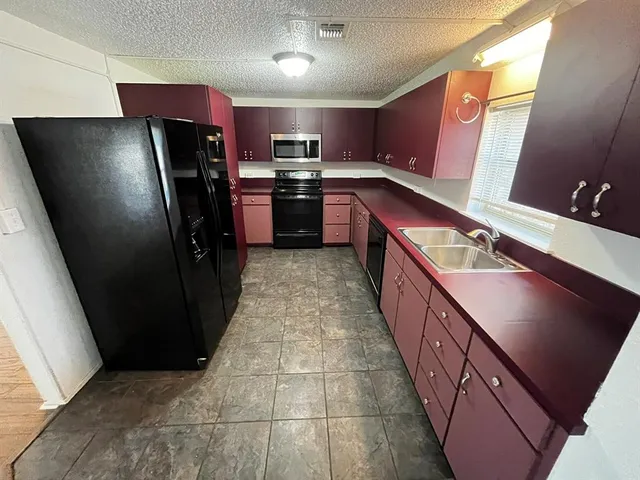 $2,150 | 923 North 9th Street, Midlothian, TX 76065