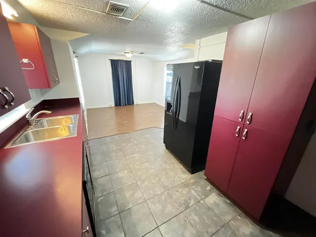 $2,150 | 923 North 9th Street, Midlothian, TX 76065