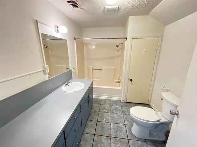$2,150 | 923 North 9th Street, Midlothian, TX 76065