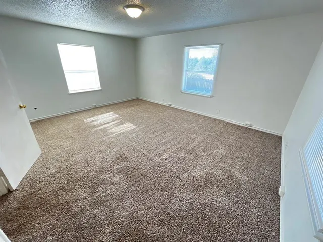 $2,150 | 923 North 9th Street, Midlothian, TX 76065