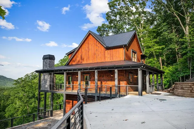 $1,199,900 | 395 Pontoosuc Drive, Mineral Bluff, GA 30559