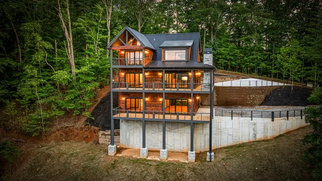 $1,199,900 | 395 Pontoosuc Drive, Mineral Bluff, GA 30559