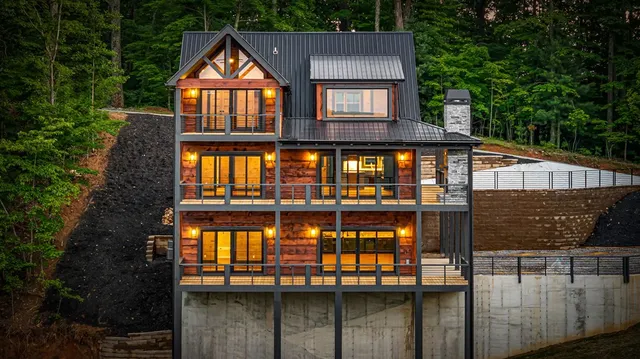 $1,199,900 | 395 Pontoosuc Drive, Mineral Bluff, GA 30559