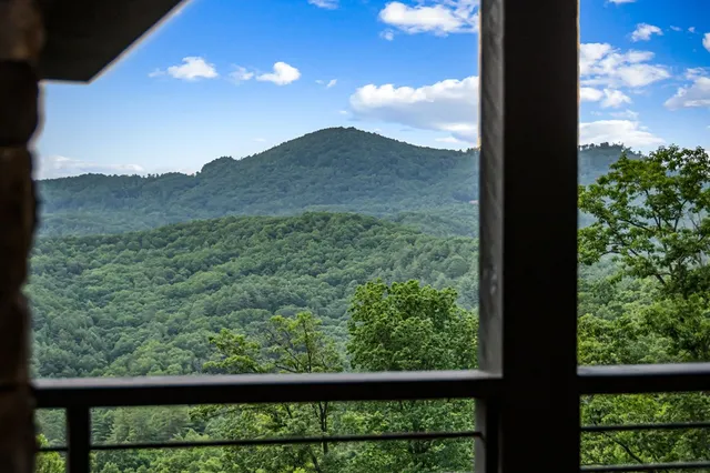 $1,199,900 | 395 Pontoosuc Drive, Mineral Bluff, GA 30559