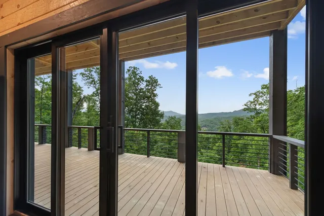 $1,199,900 | 395 Pontoosuc Drive, Mineral Bluff, GA 30559