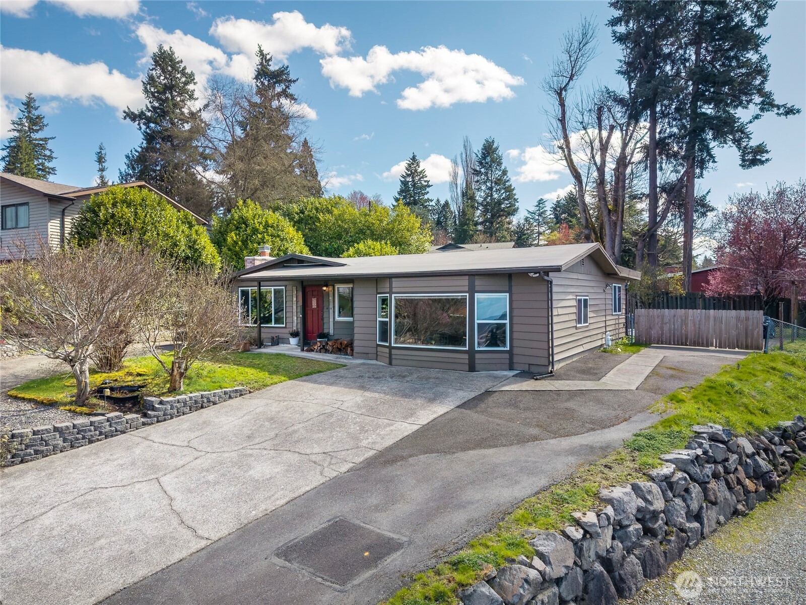 9537 South 213th Street Kent, WA 98031 - Photo 1 of 31 a front view of house with yard and green space