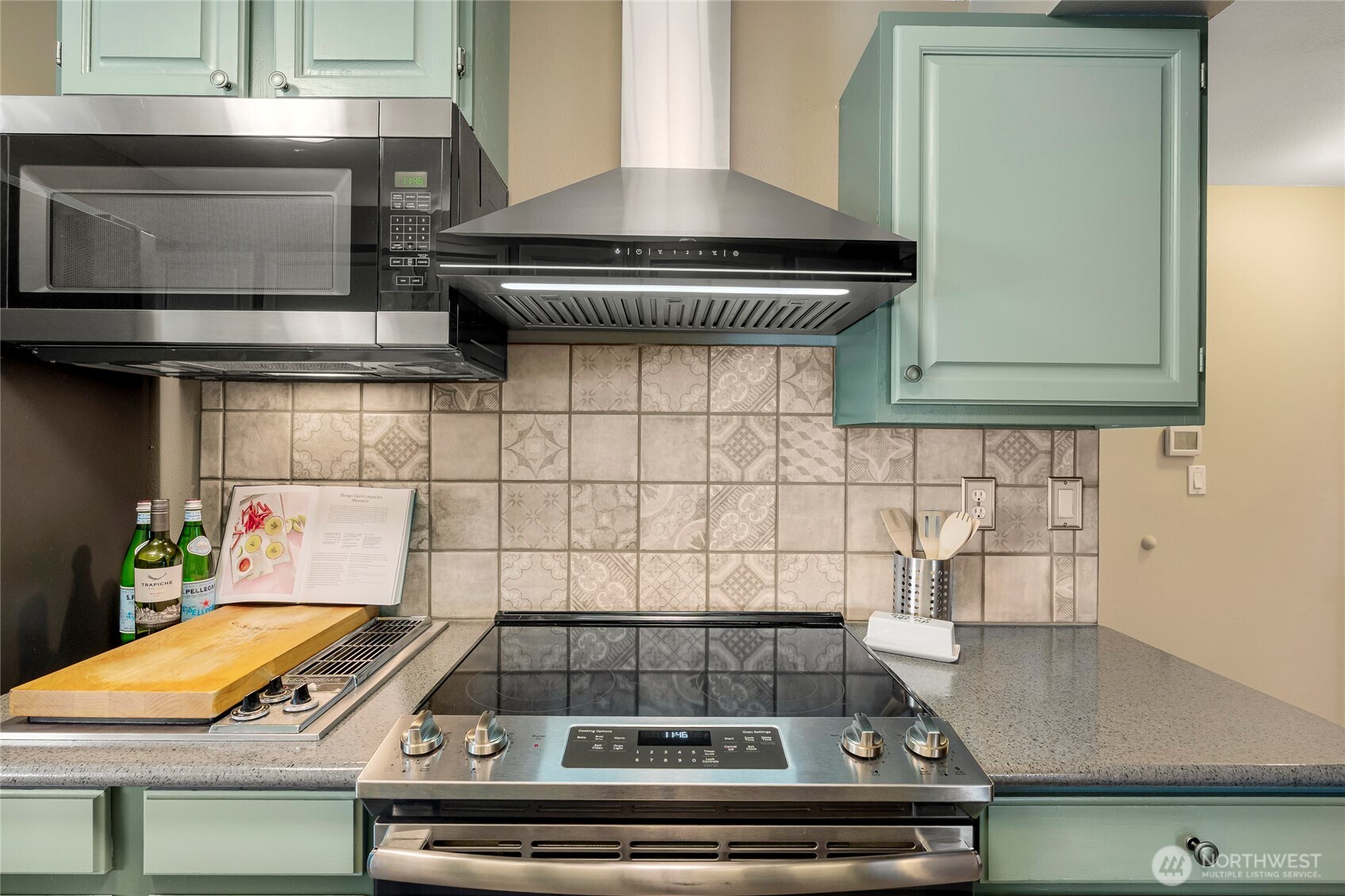 9537 South 213th Street Kent, WA 98031 - Photo 12 of 31 a stove top oven sitting inside of a kitchen