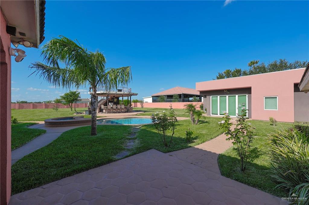 804 Inspiration Drive Pharr, TX 78577 - Photo 6 of 39 a front view of a house with garden