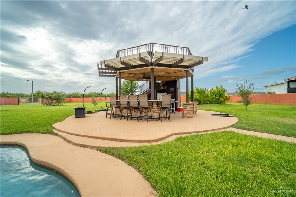 804 Inspiration Drive Pharr, TX 78577 - Photo 8 of 39 a view of a backyard with sitting area