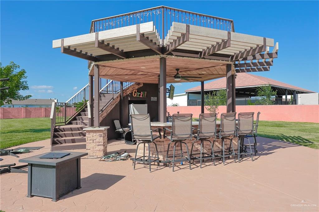 804 Inspiration Drive Pharr, TX 78577 - Photo 9 of 39 a view of a patio with a table and chairs
