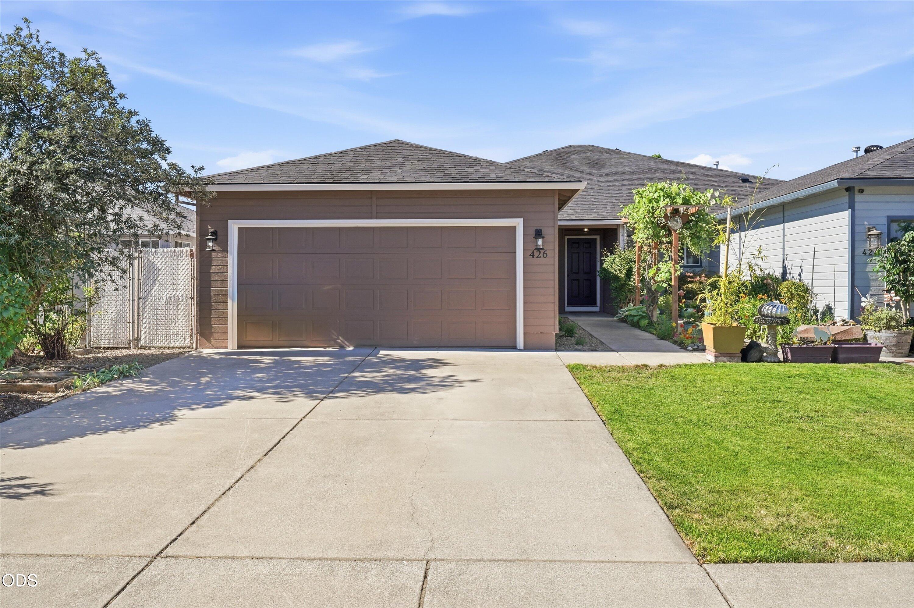 426 Crystal Drive Eagle Point, OR 97524 - Photo 2 of 30
