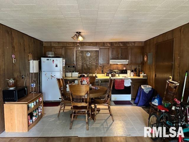 102 Elm Street Dawson, IL 62520 - Photo 9 of 16
