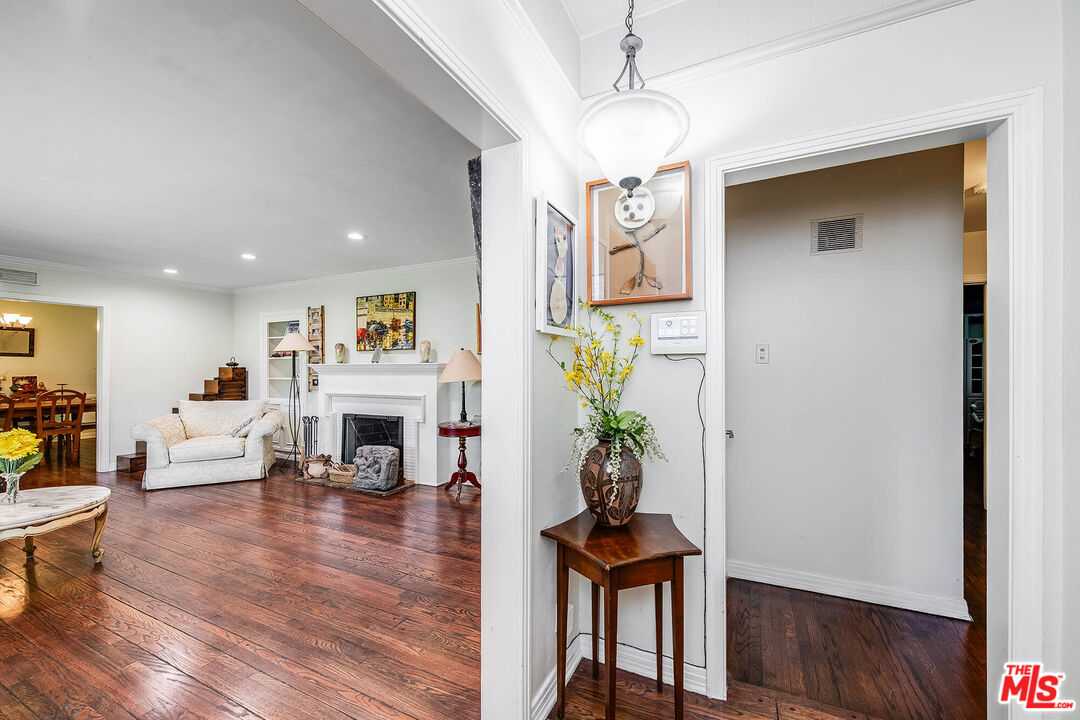 11146 Valley Spring Lane Studio City, CA 91602 - Photo 7 of 58