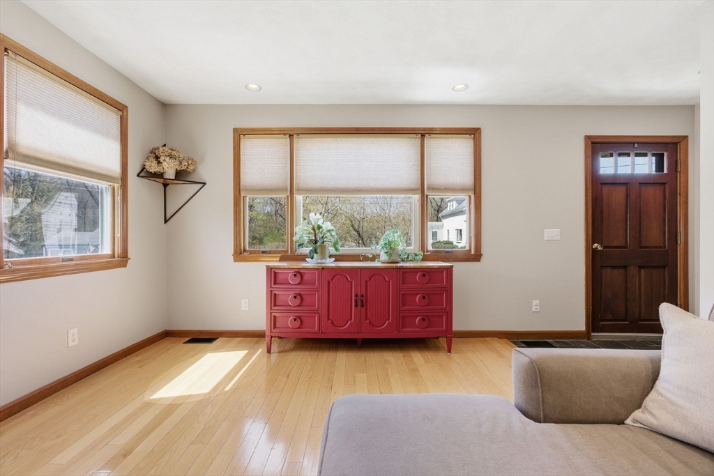 7 Maple Street, Unit 7 Reading, MA 01867 - Photo 5 of 40