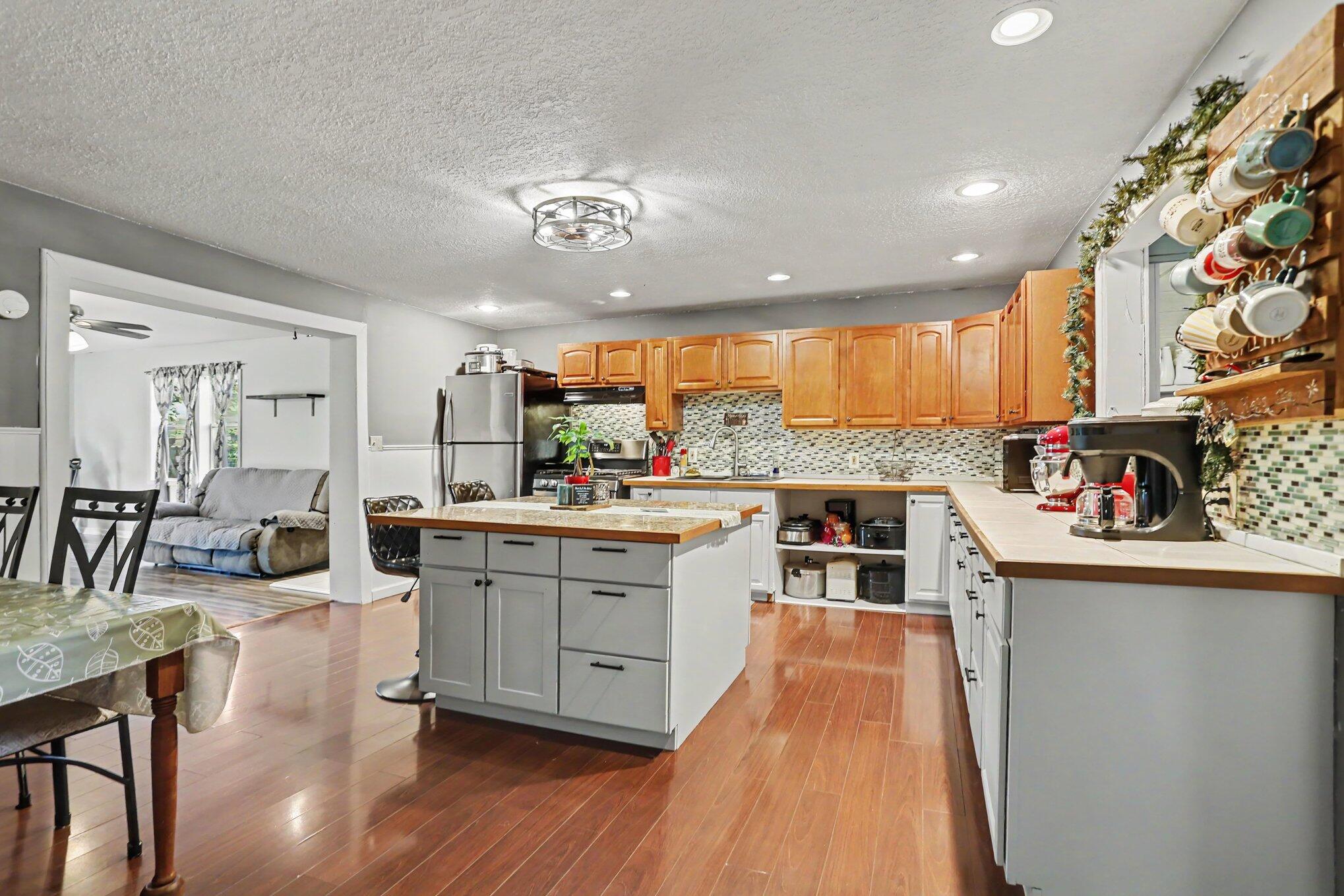 193 West Union City Road Union City, MI 49094 - Photo 5 of 17 006_file_8944