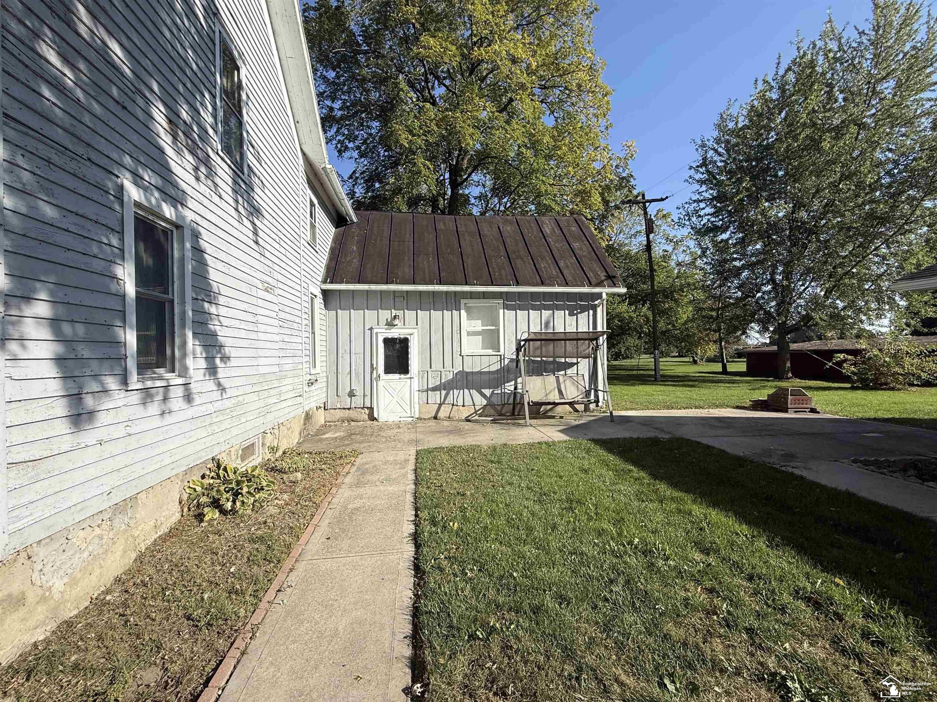 6349 Dixon Road Monroe, MI 48161 - Photo 2 of 31 50190553-0bafe85b-99d8-4acd-8bca-2e326660cf19.JPG