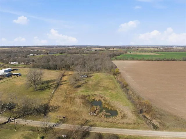 a view of a lake in middle of a city
