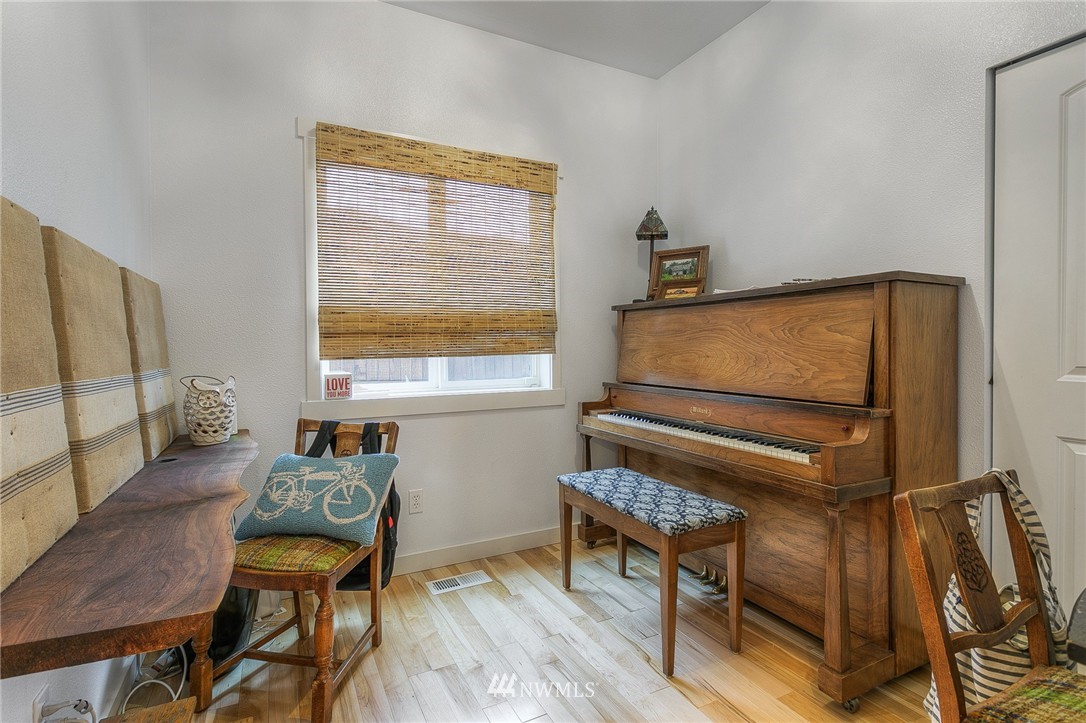 6732 Southeast 3rd Street Renton, WA 98059 - Photo 6 of 23