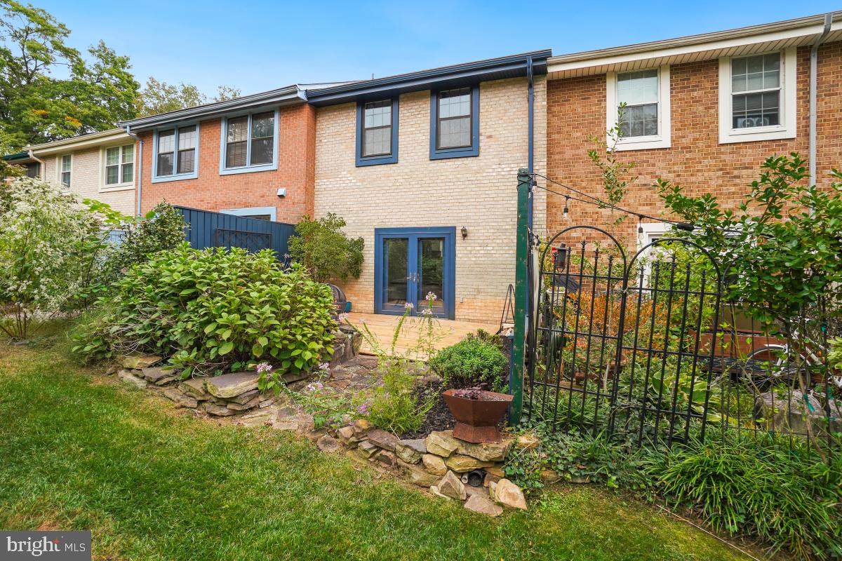 2134 Golf Course Drive Reston, VA 20191 - Photo 51 of 55 a front view of a house with a yard