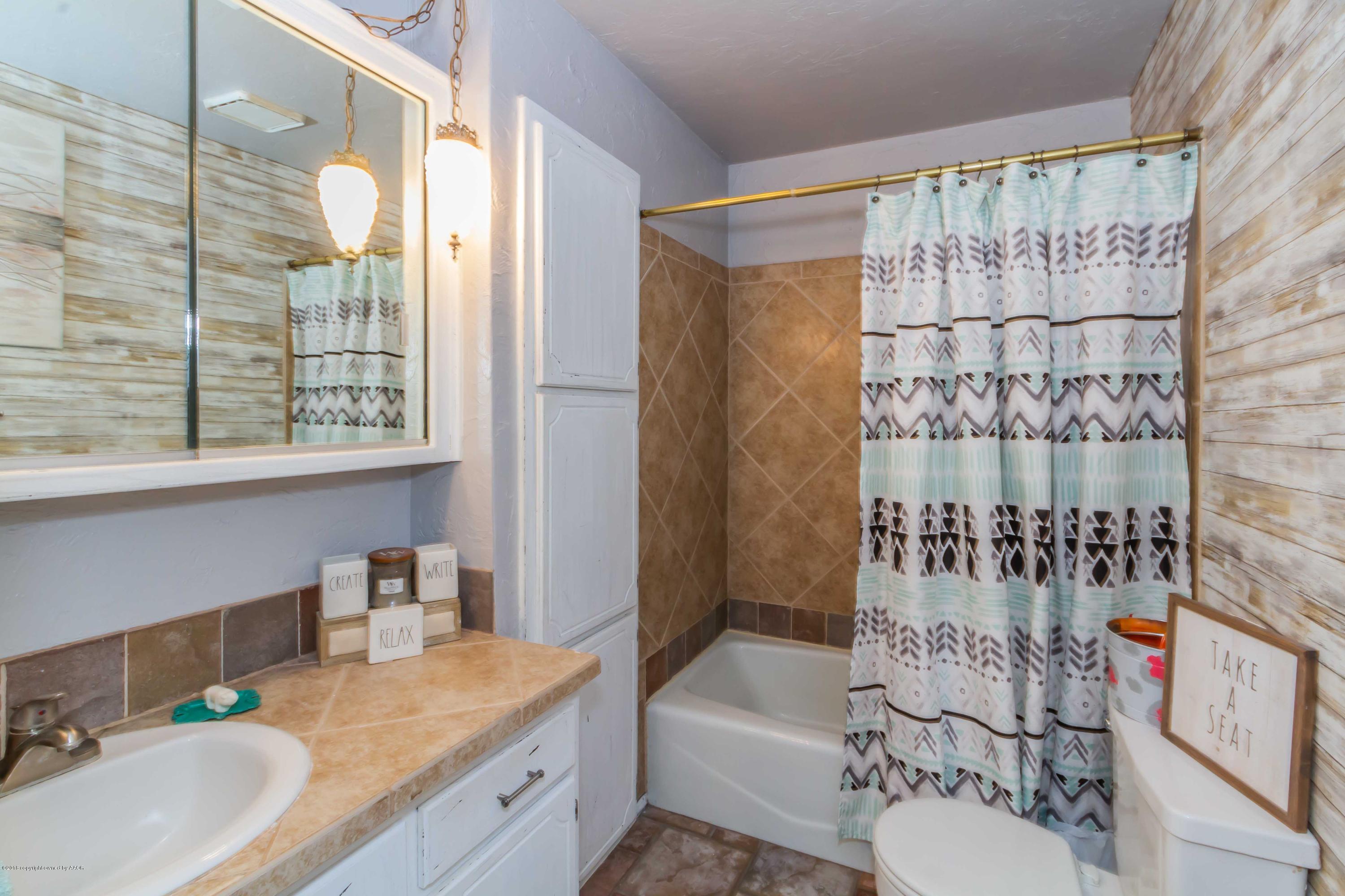 5325 Wheeler Lane Amarillo, TX 79110 - Photo 17 of 24 BATHROOM 2 VIEW 2
