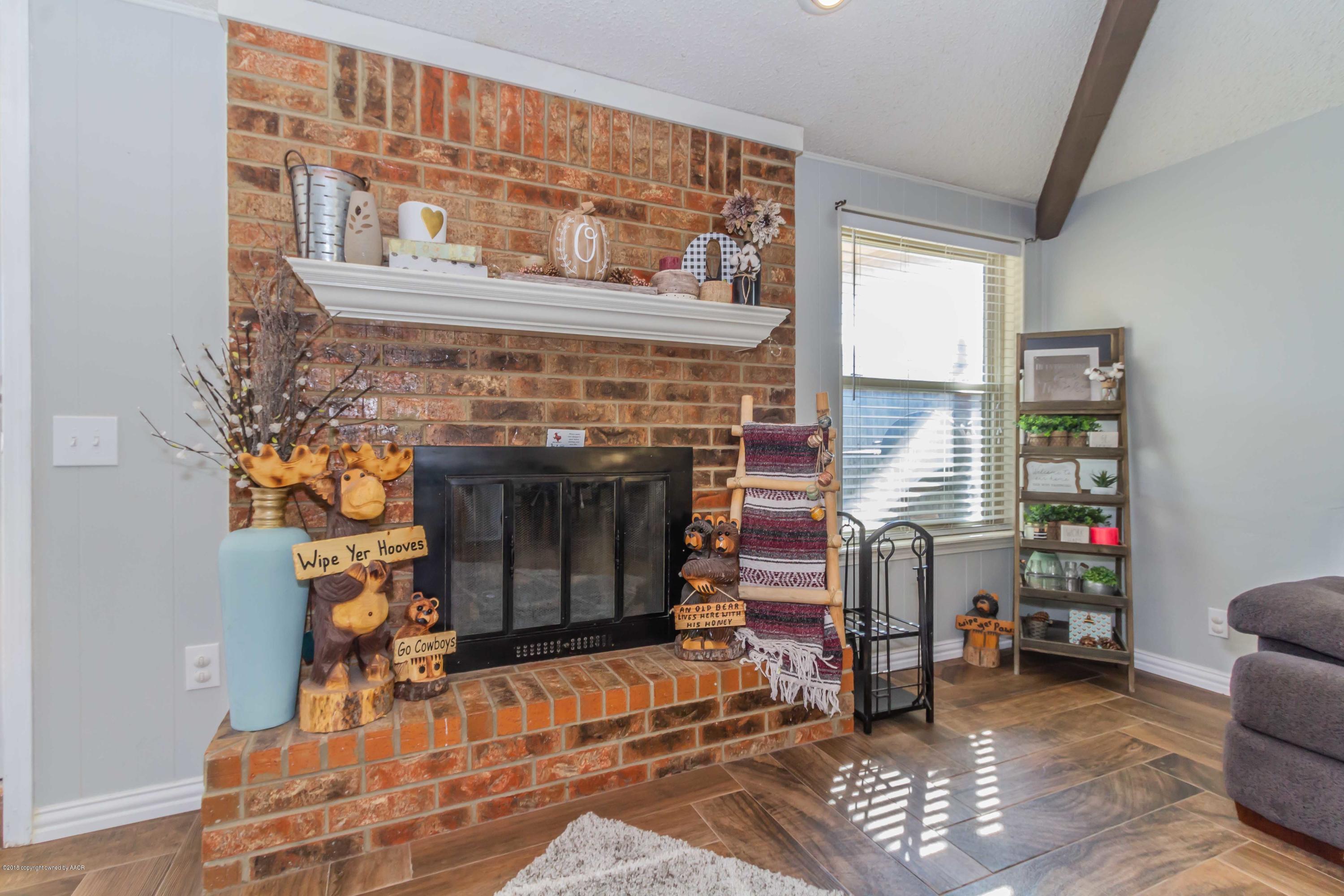 5325 Wheeler Lane Amarillo, TX 79110 - Photo 5 of 24 LIVING ROOM VIEW 3