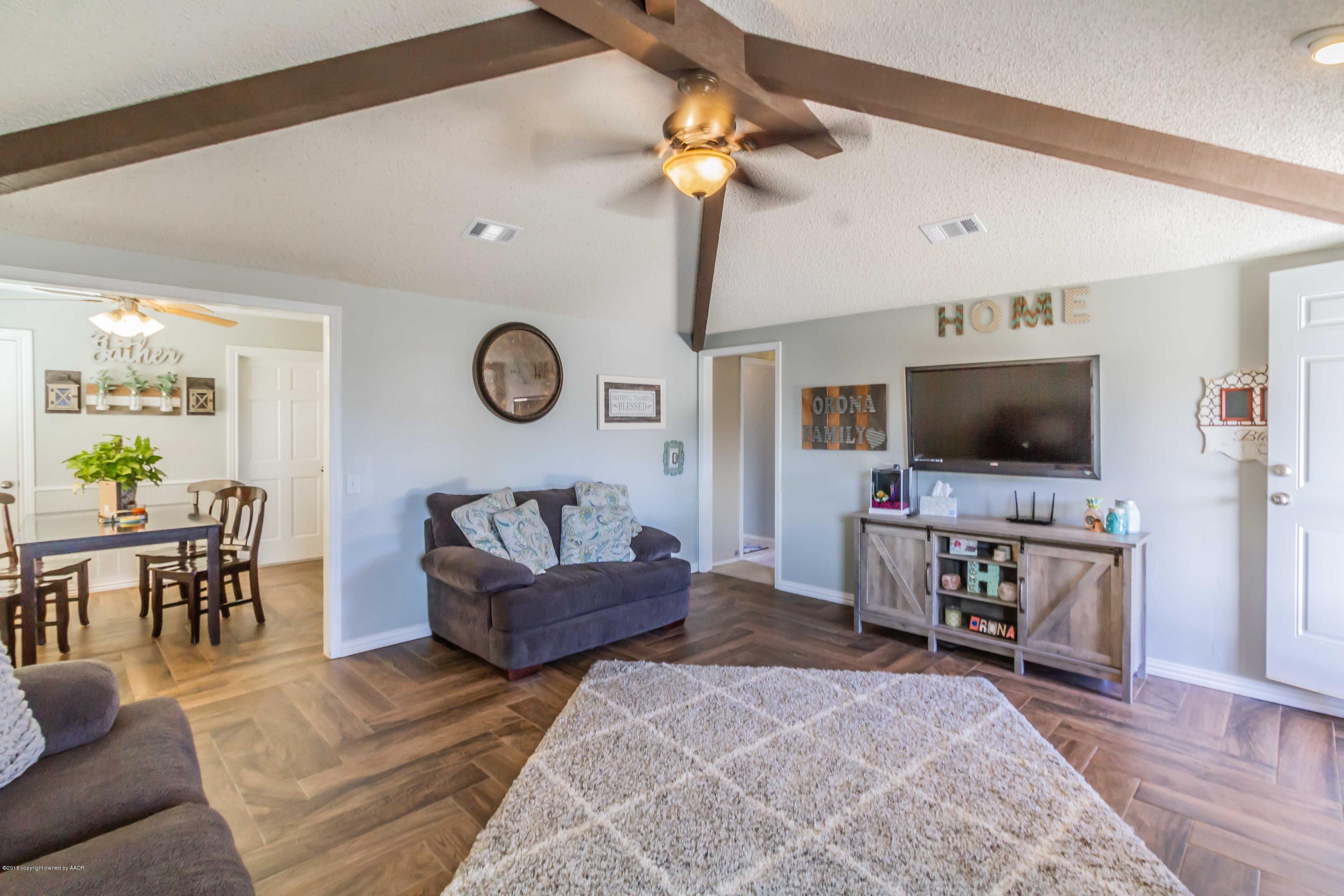 5325 Wheeler Lane Amarillo, TX 79110 - Photo 6 of 24 LIVING ROOM VIEW 4