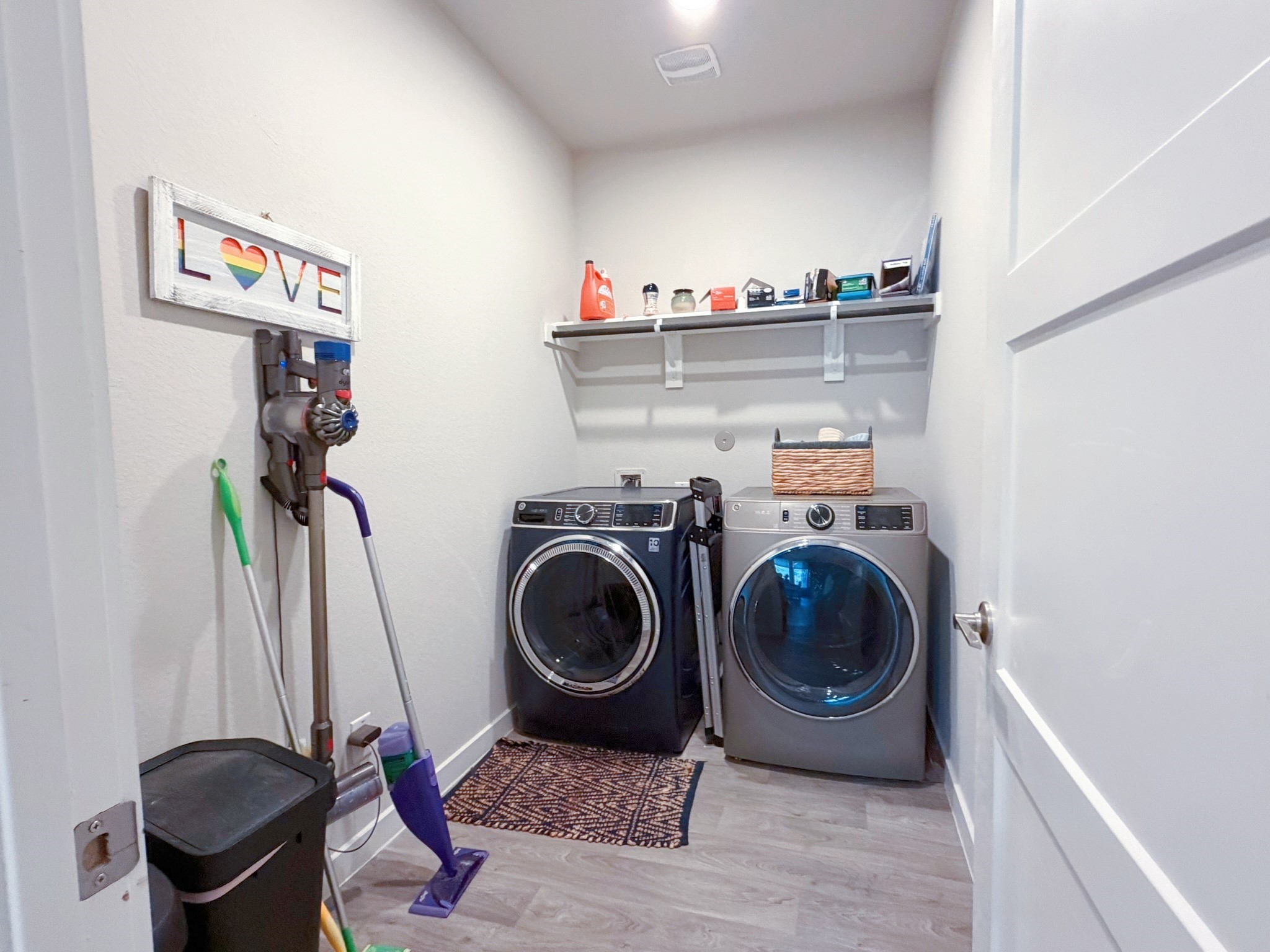 14003 Moose Creek Lane Conroe, TX 77384 - Photo 14 of 37 a utility room with dryer and washer