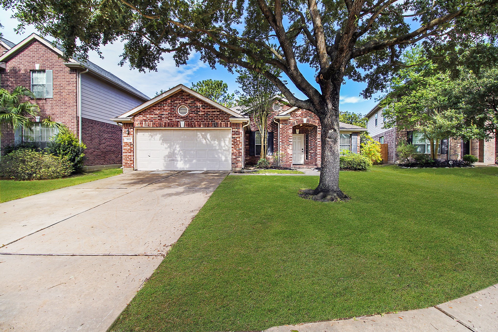 1814 Parkfair Court Katy, TX 77450 - Photo 2 of 36 Nice manicured yard also has long driveway, walkways, side walks, on a Cul-De-Sac, always front yard fun...