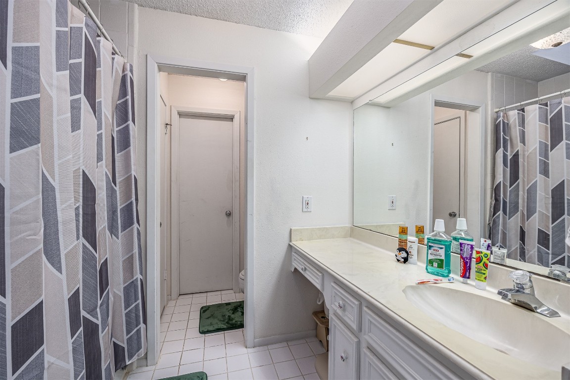 4613 Country Club View Baytown, TX 77521 - Photo 32 of 38 a bathroom with a sink and a mirror