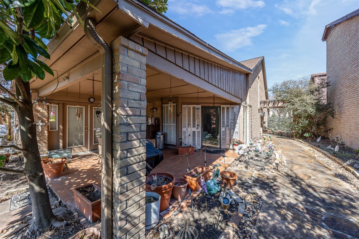 4613 Country Club View Baytown, TX 77521 - Photo 6 of 38 a front view of a house