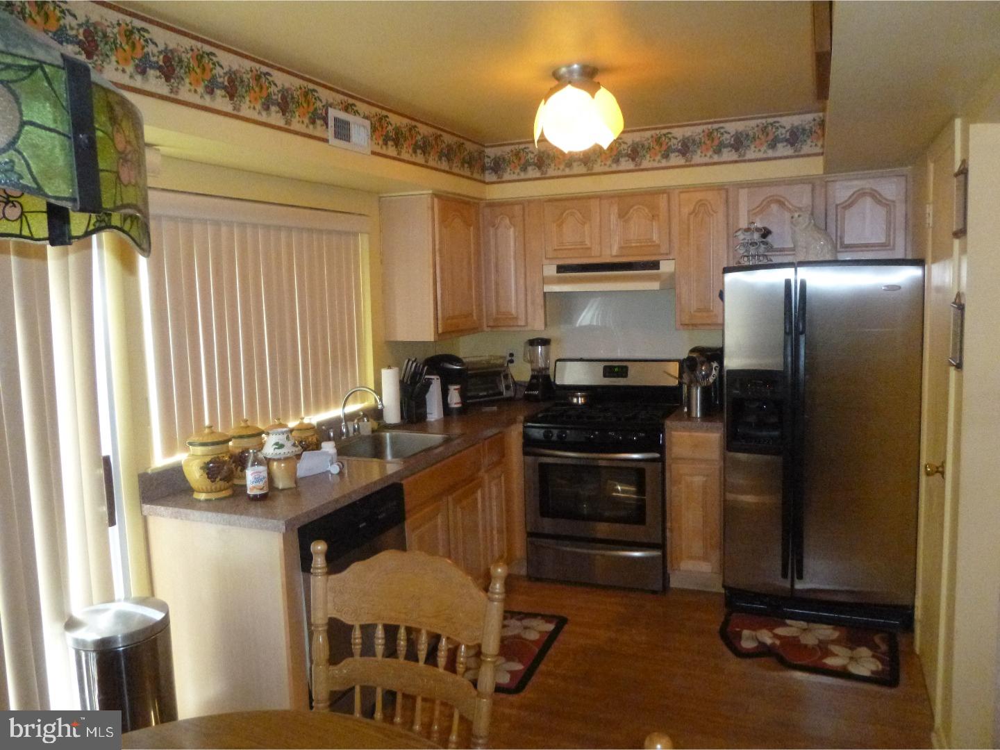 26 Chelsea Circle Clementon, NJ 08021 - Photo 2 of 13 Kitchen