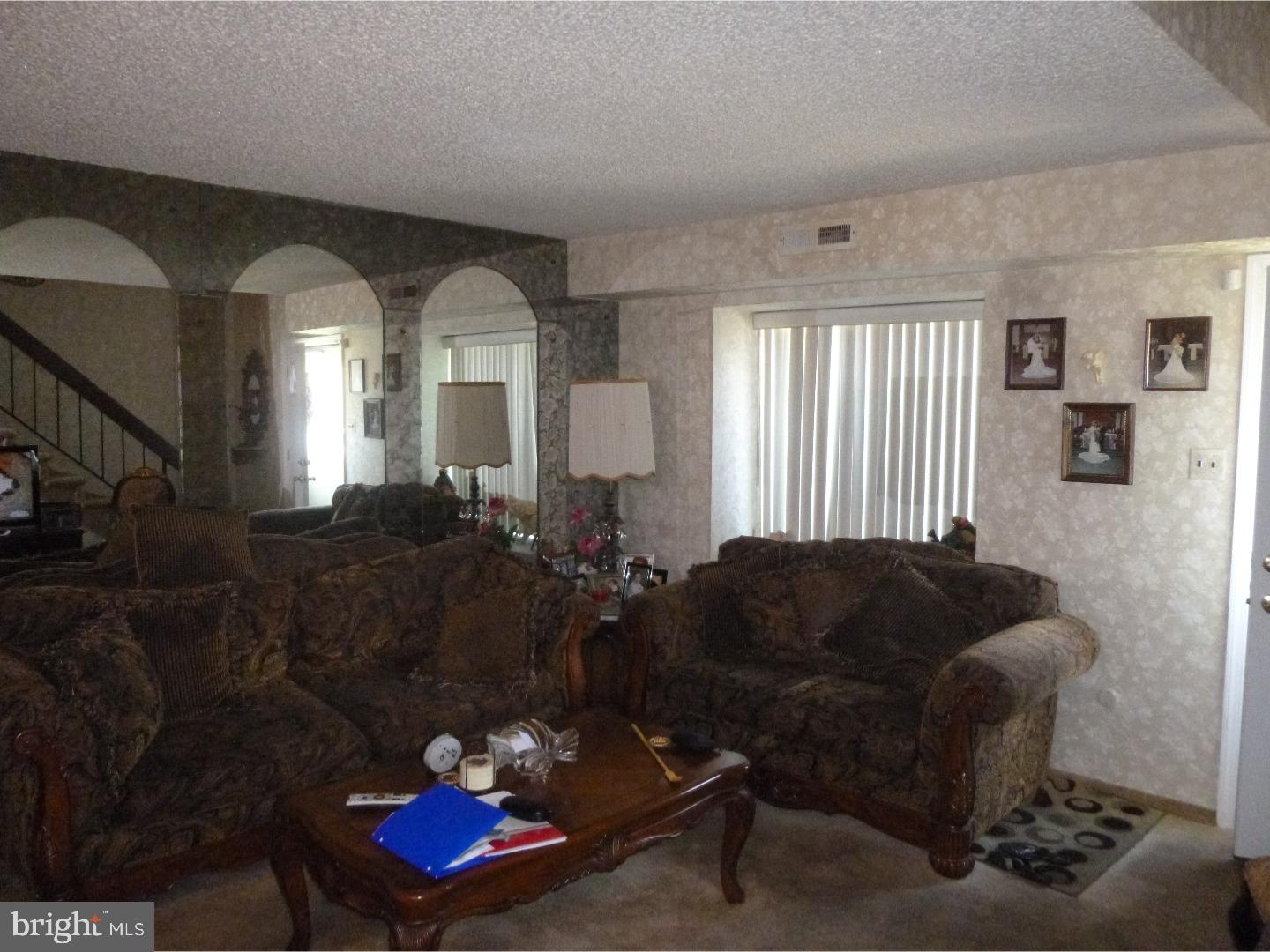 26 Chelsea Circle Clementon, NJ 08021 - Photo 4 of 13 Living Room