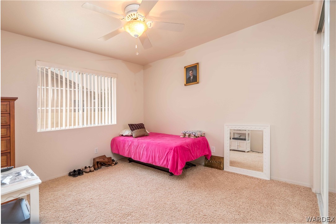 4305 East Cane Ranch Road Kingman, AZ 86401 - Photo 21 of 38 a room with a bed and a chandelier