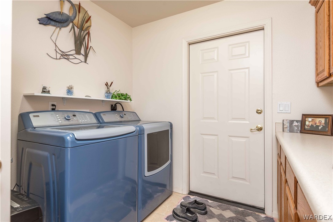 4305 East Cane Ranch Road Kingman, AZ 86401 - Photo 25 of 38 a utility room with dryer and washer