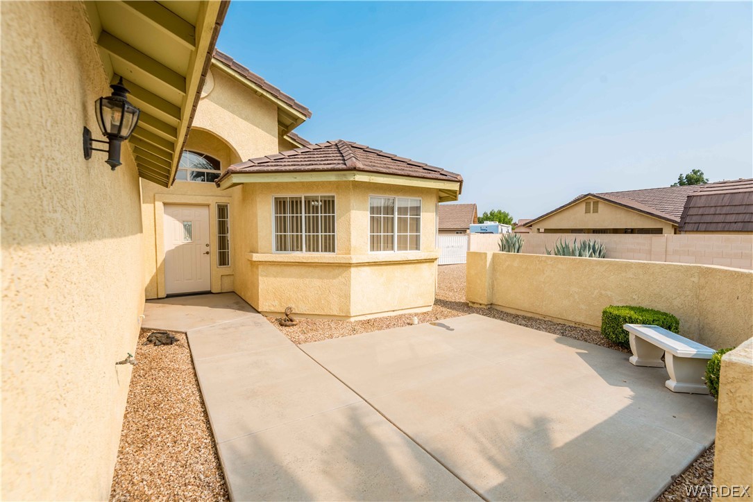 4305 East Cane Ranch Road Kingman, AZ 86401 - Photo 28 of 38 a view of a house with a balcony